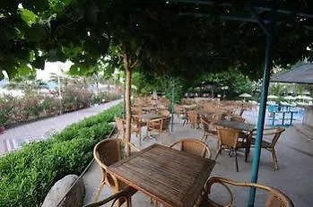 Tropical Szálloda