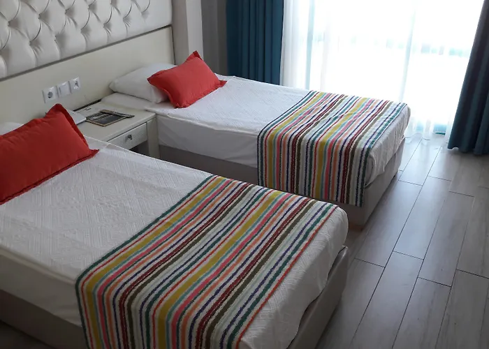 ホテル Tropical マルマリス