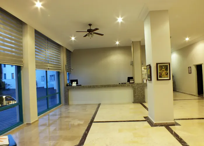 ホテル Tropical マルマリス