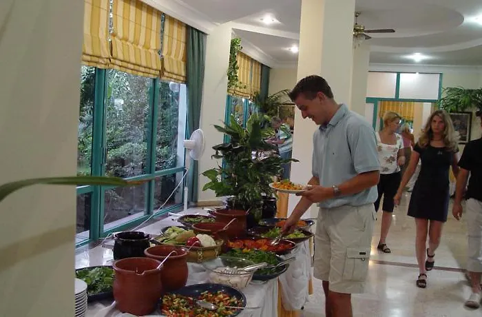 Tropical ホテル 4*