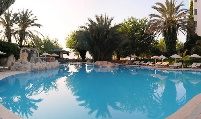 Tropical ホテル 4*