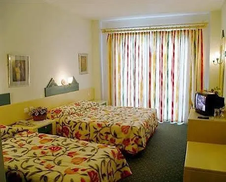 Tropical ホテル 4*