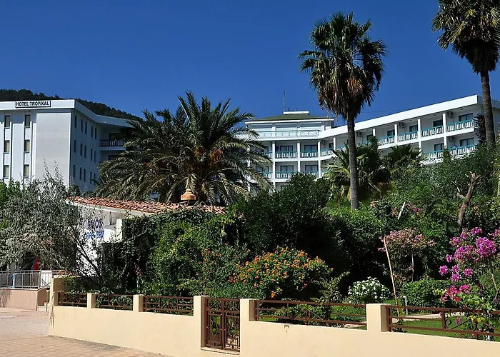 Tropical ホテル 4*